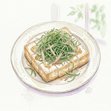 キッチンカウンターに置かれた和皿に盛り付けられた、厚揚げと、千切りの大葉とみょうがをたっぷり載せた夏向けアレンジ。水彩画風の柔らかなタッチで描写。窓の外には緑豊かな景色が見え、穏やかな幸福感を感じさせる。