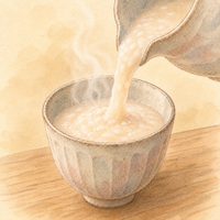湯気の立つ甘酒をカップに注ぐ瞬間を描いた水彩イラスト