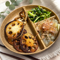 お試しセットの野菜で作ったれんこんステーキ・チンゲン菜の和え物・白茄子のおひたしのワンプレート