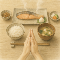 両手を合わせて感謝する仕草と焼き魚の膳の水彩イラスト|週に一度ほど魚をいただく私の本音